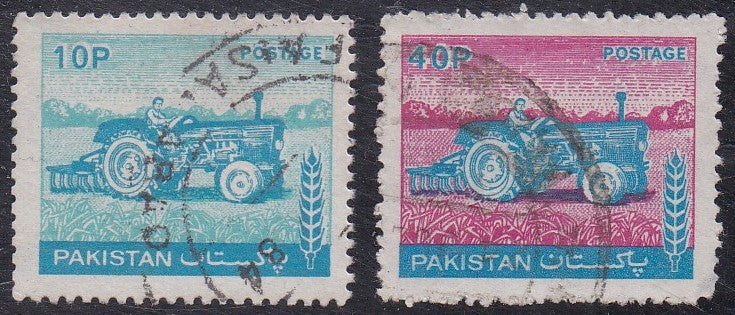 Pakistan # 462, 465 (1978-79) Tractor - Sgls, Set/2, Used